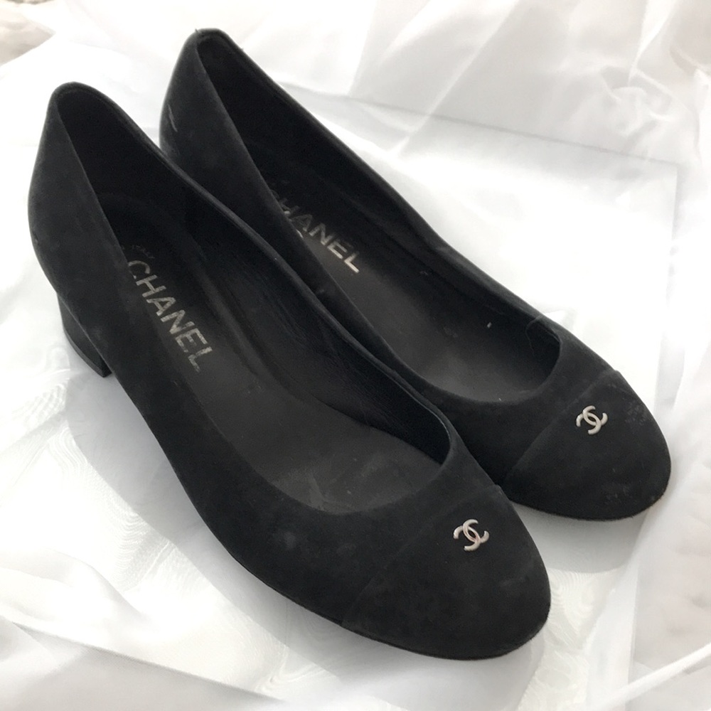 CHANEL mid heel shoes